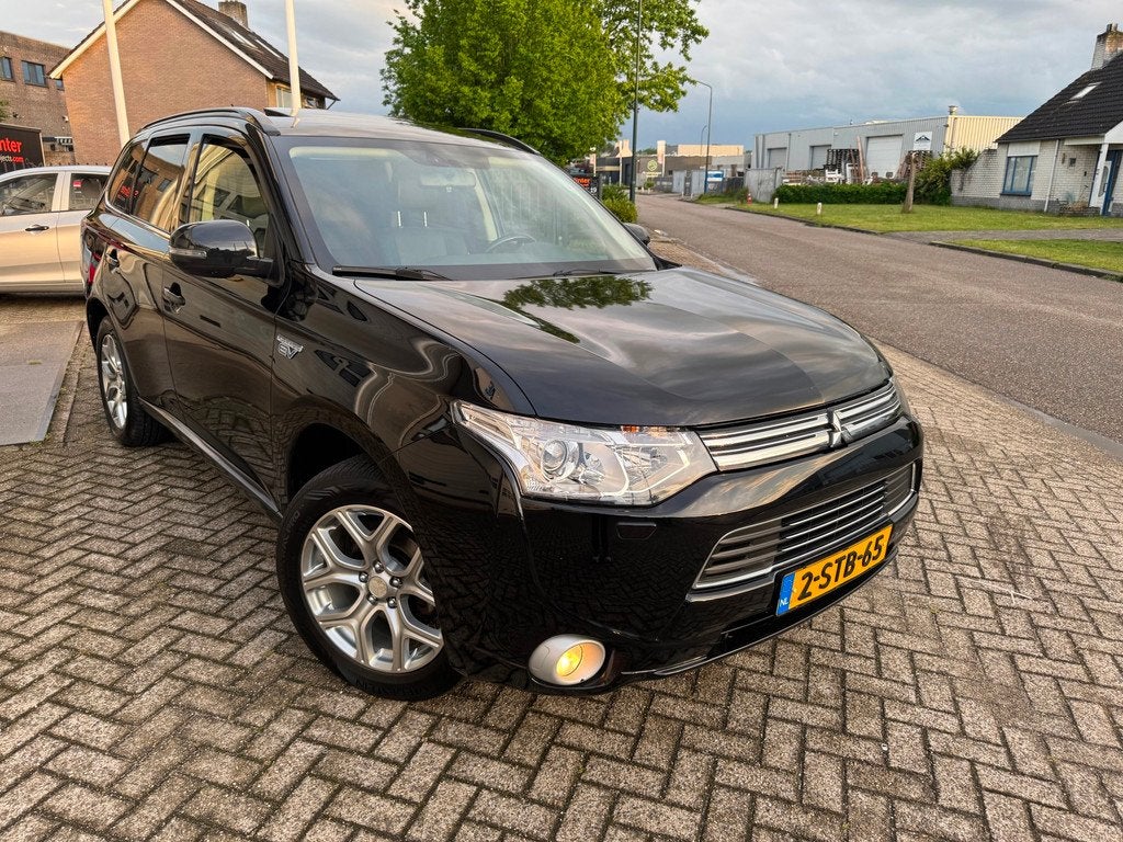 Mitsubishi Outlander 2.0 PHEV Instyle Schuifdak, Camera, Lee, Auto's, 4 cilinders, Zwart, Vierwielaandrijving, Hybride Elektrisch/Benzine