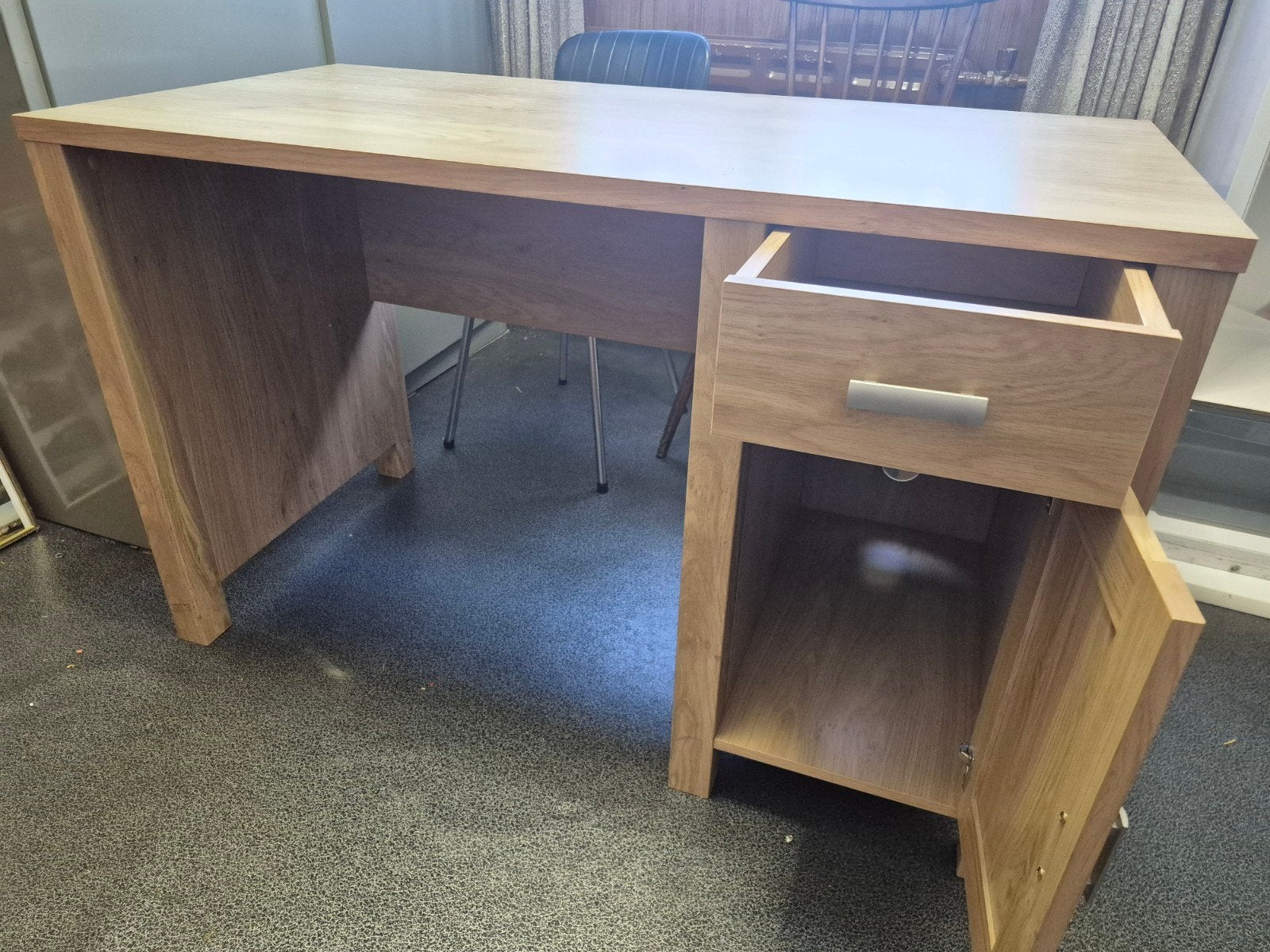 bureautje, Ophalen, Gebruikt, 120 cm, 60 cm