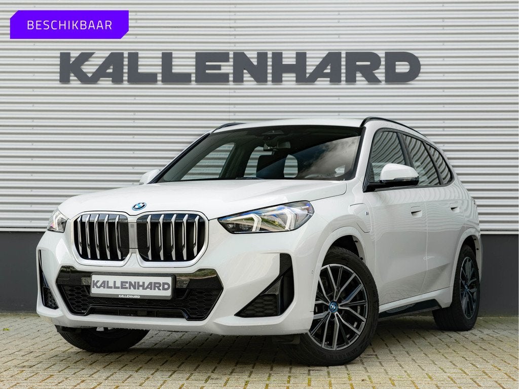 BMW X1 xDrive25e M-Sport - Trekhaak - Driving Ass Plus - Ada, Auto's, BMW, 12 maanden, Gebruikt, Alcantara, Wit