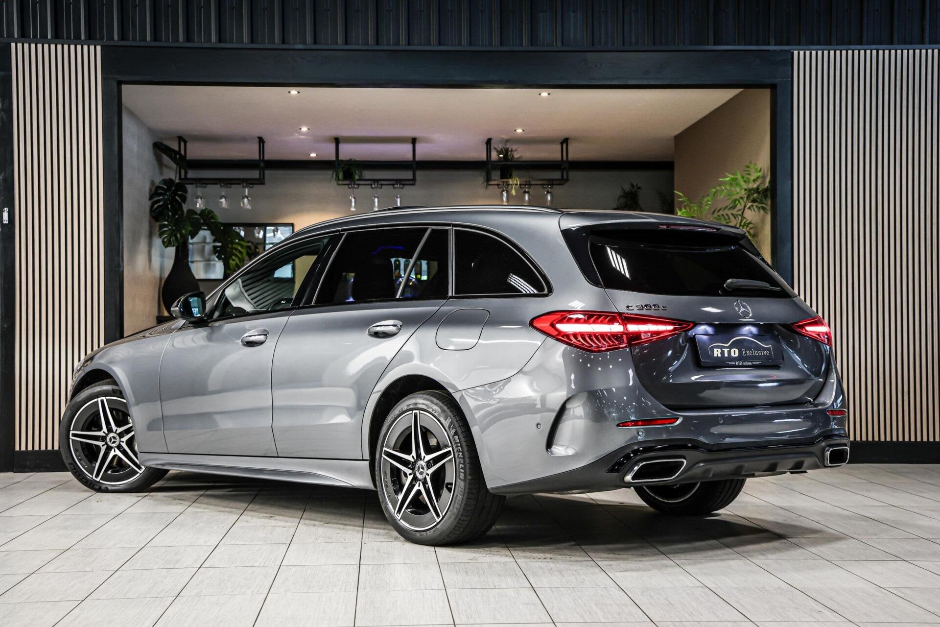 Mercedes C-klasse Estate 300 e AMG Line Limited|360|pano|mem, Auto's, Automaat, Achterwielaandrijving, 4 cilinders, Met garantie (alle)