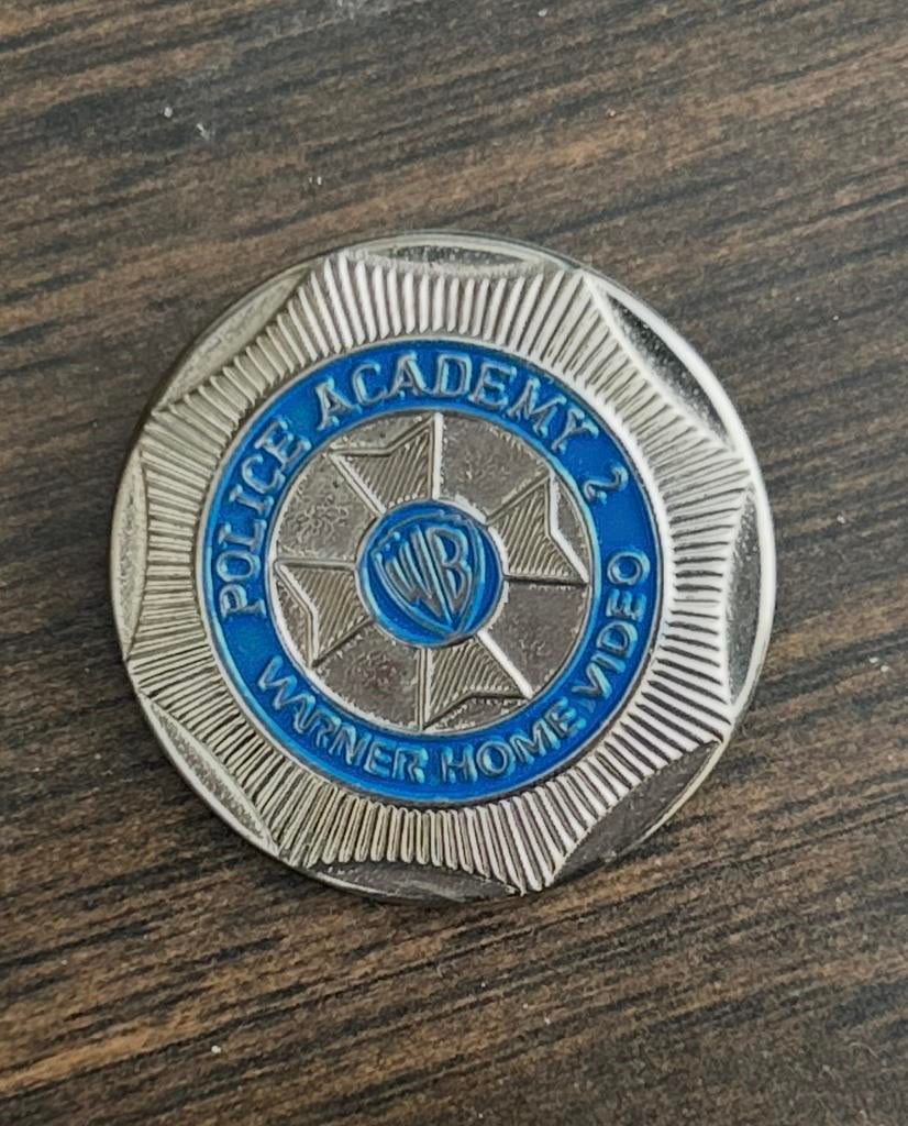 Police academy 2  pin , Warner Brothers 1985 , origineel, Ophalen of Verzenden