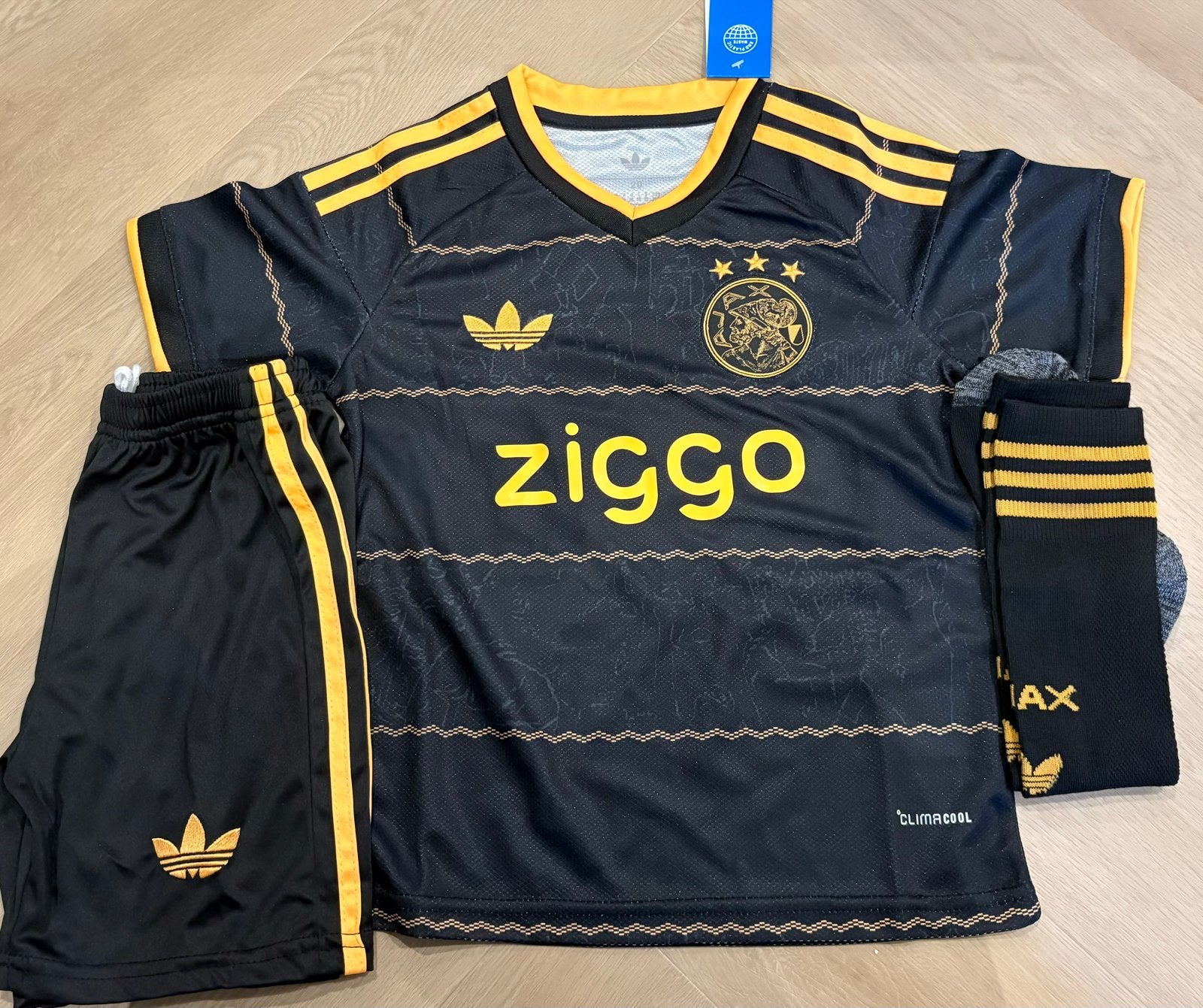Ajax uit kinder tenue 2026/27 (shirt, broekje, sokken), Maat S, Ophalen of Verzenden, Nieuw, Set