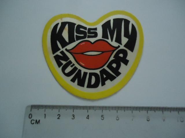 sticker oud KISS MY ZUNDAPP brommer bromfiets motor lips, Verzamelen, Stickers, Verzenden, Zo goed als nieuw, Bedrijf of Vereniging