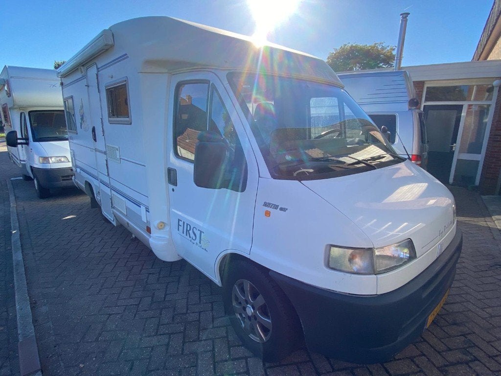 PILOTE FIRST 62 | 2.5 TDI | 4 SLAAPPLAATSEN | ZONNEPANEEL