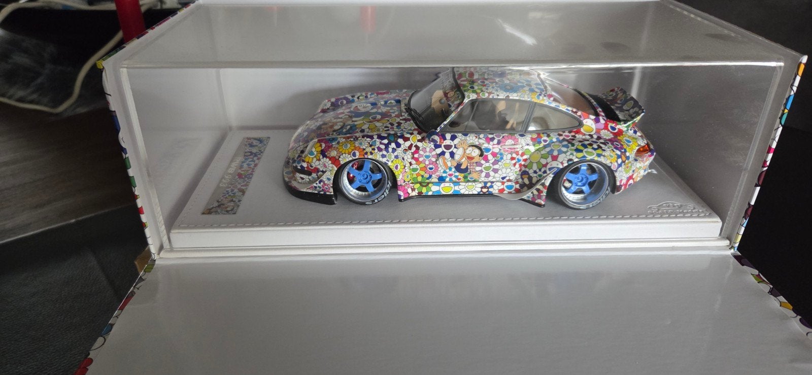 VIP Scale Models RWB 993 Doraemon Takashi Murakami 1/18, Hobby en Vrije tijd, Ophalen of Verzenden