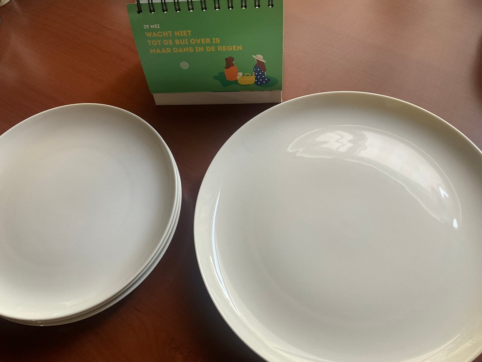 VIVO:2dinerborden+3 ontbijt borden ( GÉÉN AH) wit-opst.rand, Ophalen of Verzenden, Zo goed als nieuw, Bord(en), Overige stijlen