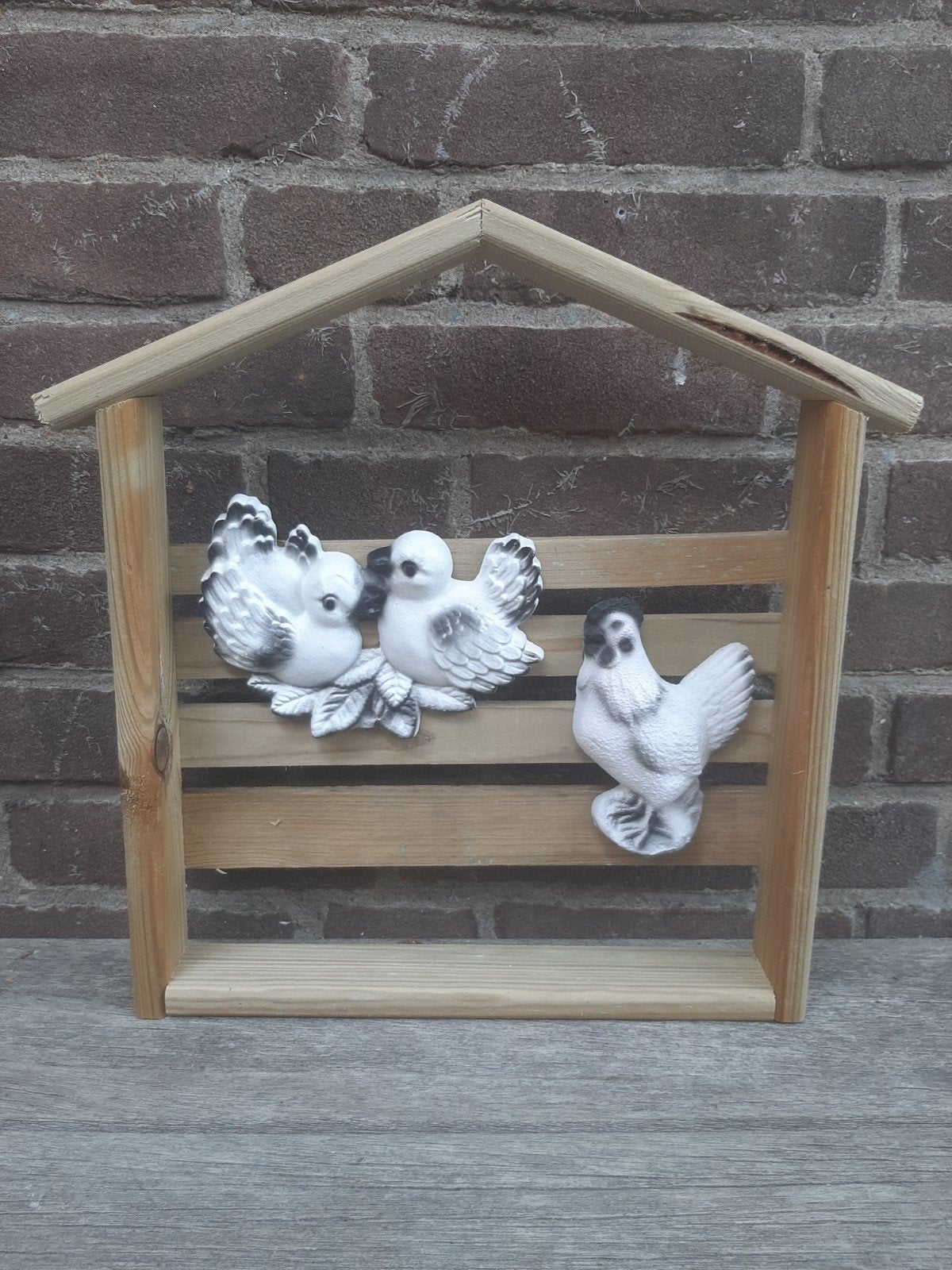 Houten rekje met betonnen kip en vogeltjes wanddecoratie, Ophalen of Verzenden