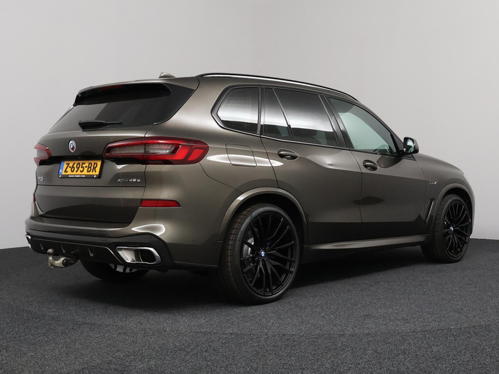 BMW X5 xDrive45e High Executive M-sport | Pano | Trekhaak |, Auto's, BMW, Lichtsensor, Gebruikt, 394 pk, Alcantara