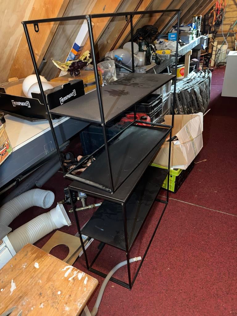 2x Stalen wandrek zwart H68xB78xD30 cm, Ophalen, Zo goed als nieuw