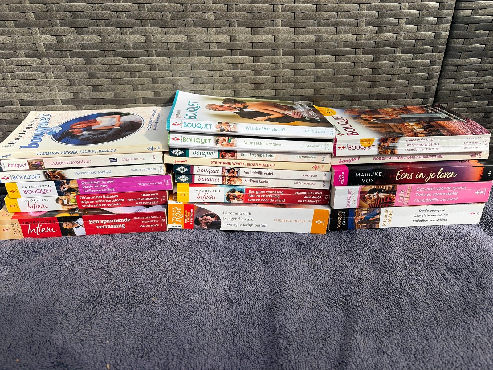 35 verhalen bouquet reeks van harlequin, Boeken, Romans, Ophalen of Verzenden, Zo goed als nieuw, Nederland