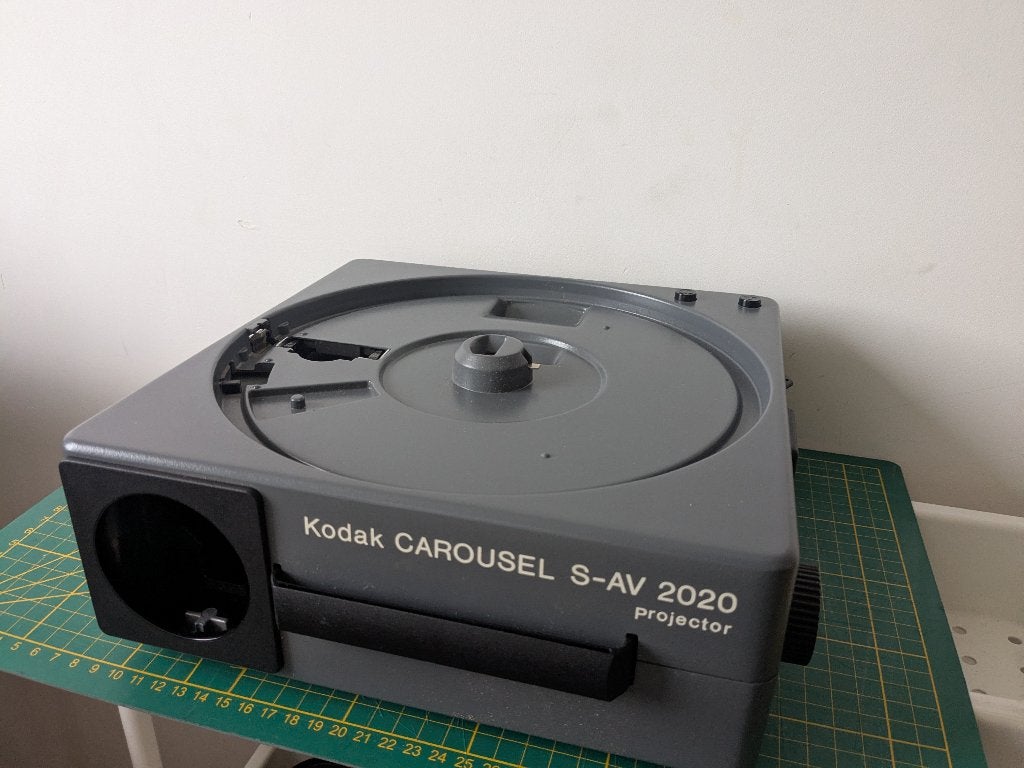Kodak Carousel S-AV 2020 diaprojector zoomlens, magazijnen,, Ophalen of Verzenden, Gebruikt