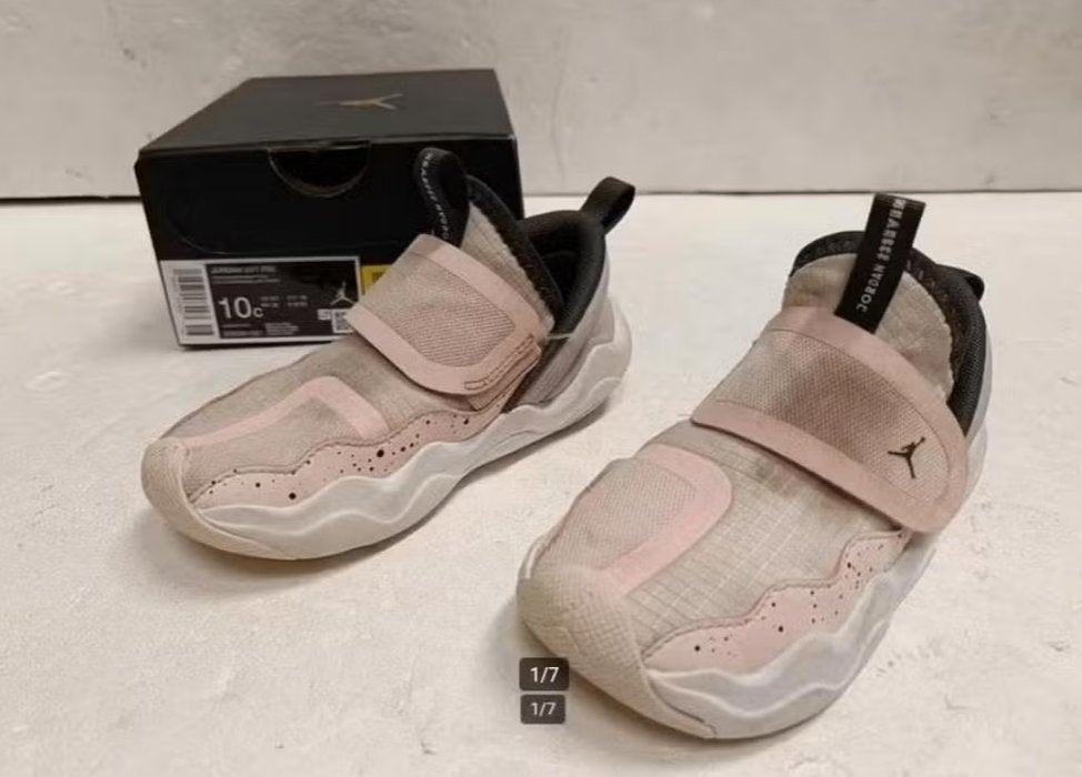 Nike Jordan sportschoenen maat 27 (16cm) meisjes, Gebruikt, Meisje, Sportschoenen, Ophalen of Verzenden