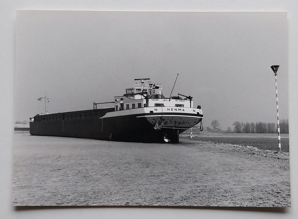 Stranding binnenvaartschip Henma., Verzamelen, Scheepvaart, Ophalen of Verzenden, Kaart, Foto of Prent