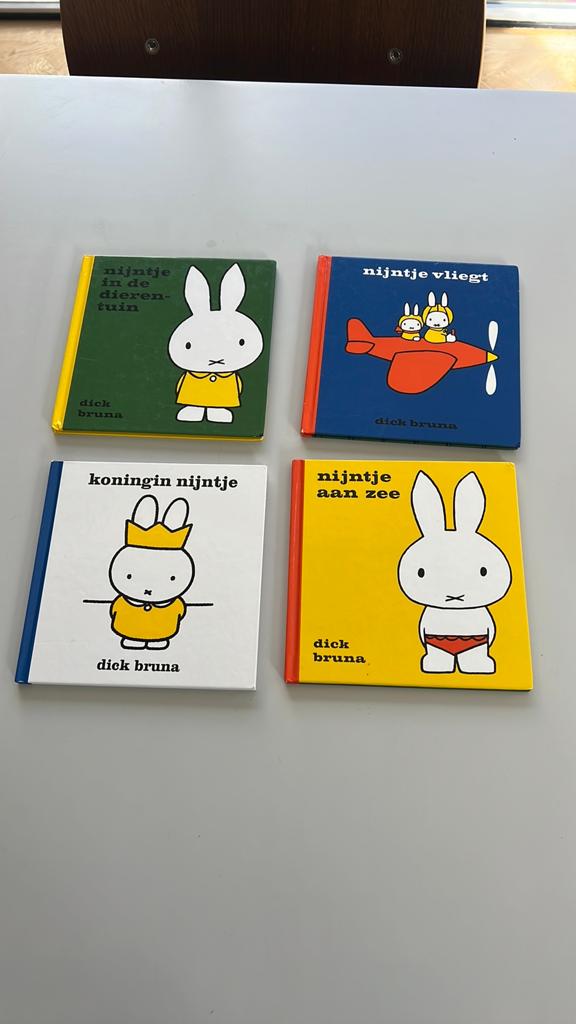 Nijntje boeken set - 4 stuks in zeer goede staat, Fictie algemeen, Jongen of Meisje, Ophalen of Verzenden, Zo goed als nieuw