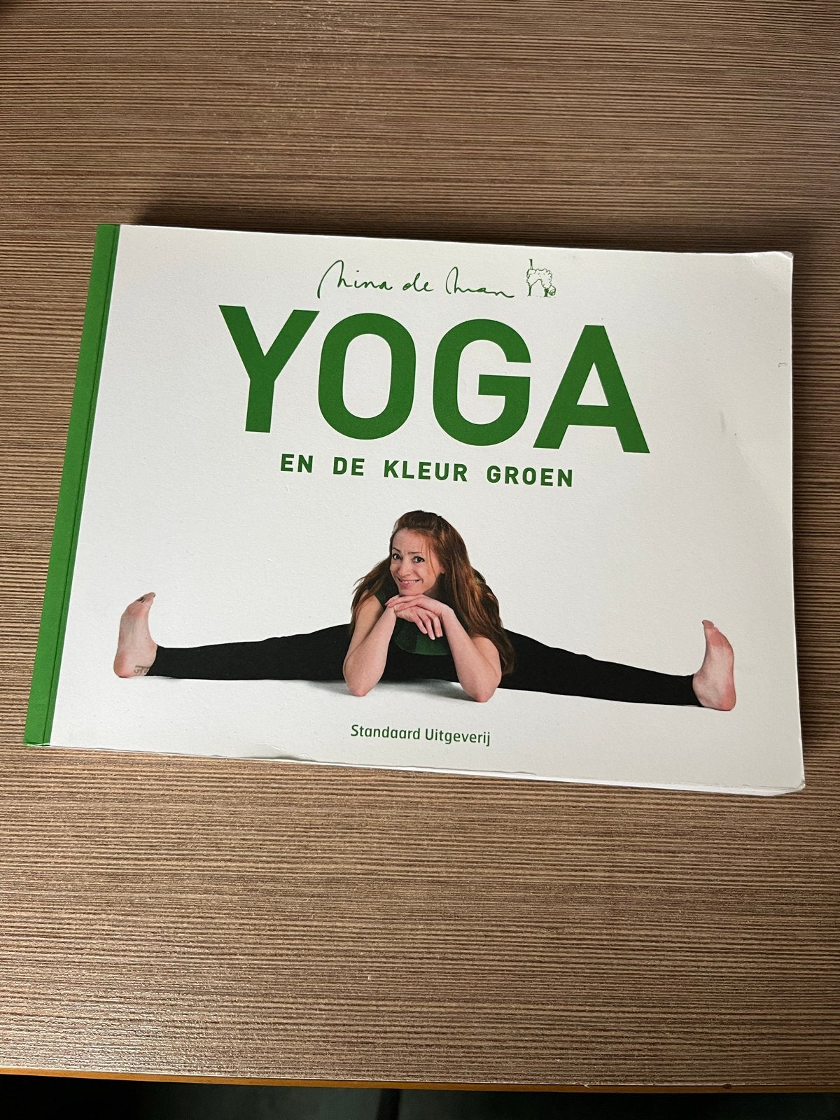 Yoga en de Kleur Groen - Nina de Man, Ophalen of Verzenden, Zo goed als nieuw