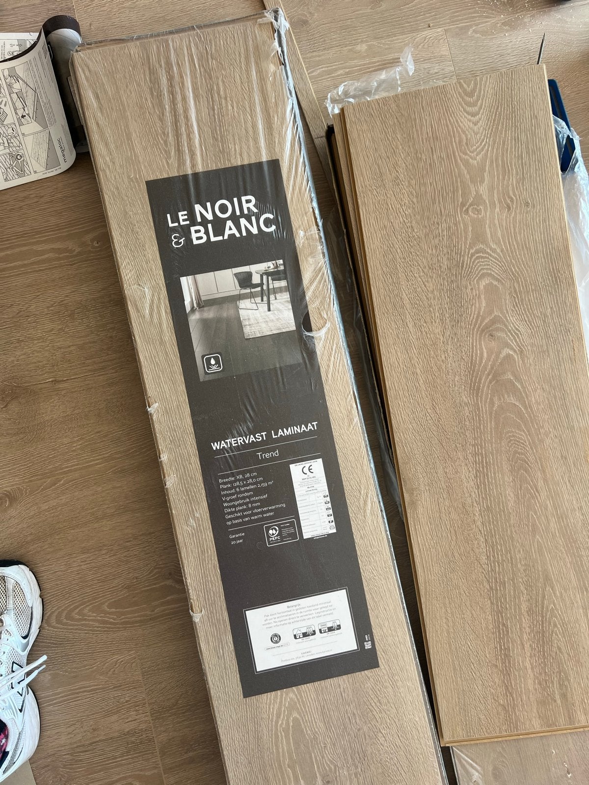 2 pakken Le Noir & Blanc Trend waterdicht laminaat, Ophalen, Nieuw, 5 tot 10 m², Hout