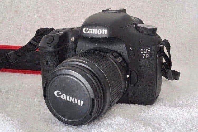 Canon EOS 7D + Canon EF-S 18-55mm f/3.5-5.6 IS, Ophalen of Verzenden, Zo goed als nieuw, Canon, Geen optische zoom