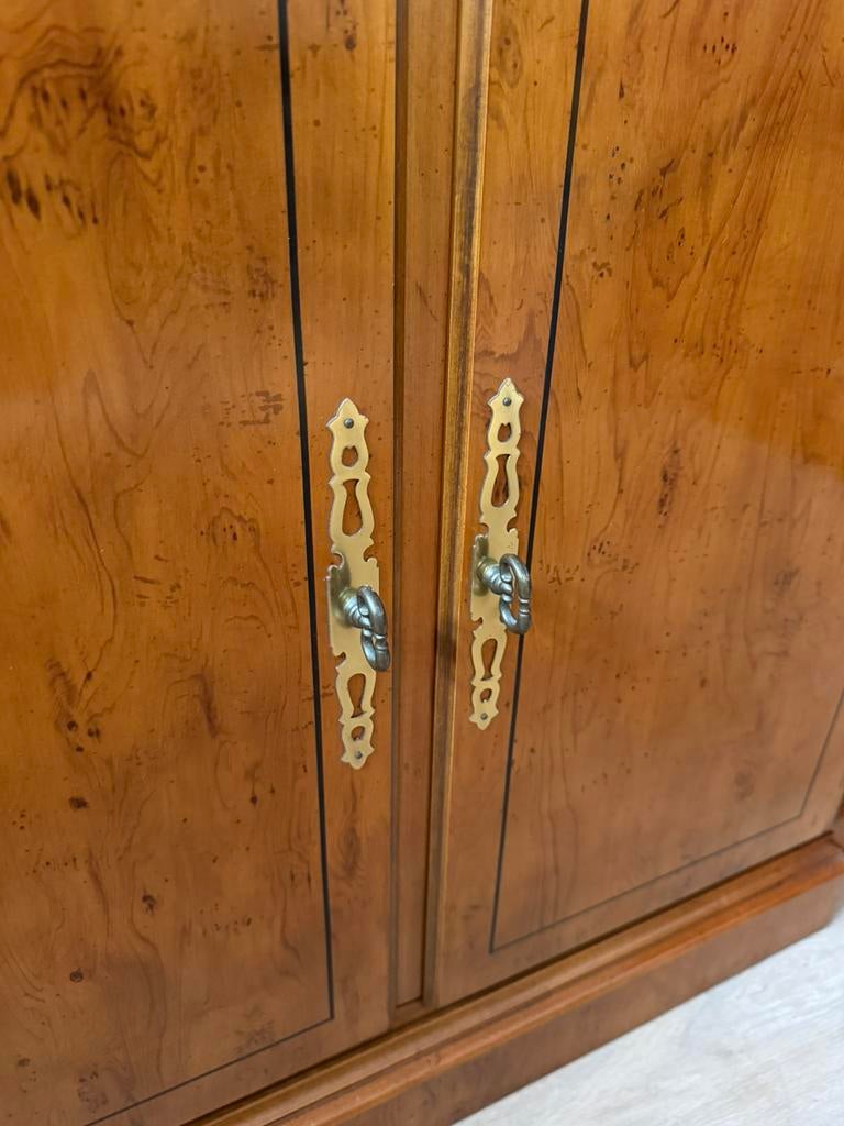 Degelijke houten buffetkast – vitrinekast met opbergruimte, Ophalen, 200 cm of meer, Vlierboomstraat 579 den haag, Wouwww by Janou