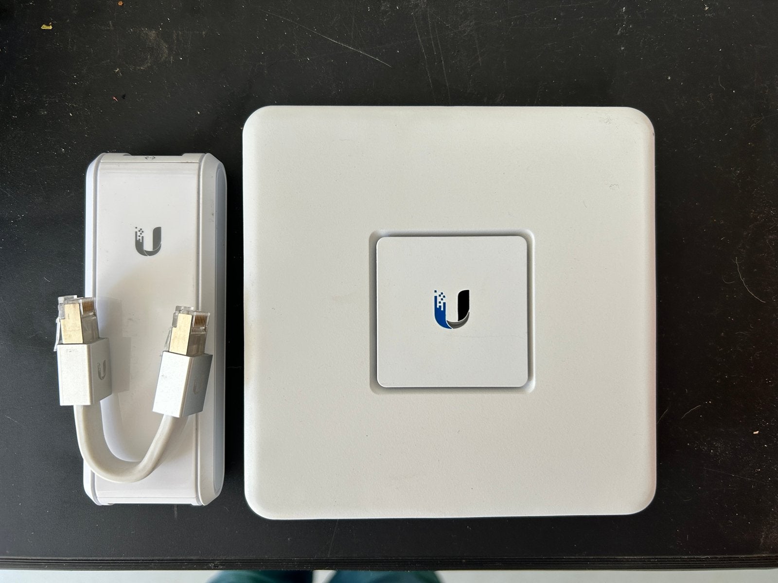 Ubiquiti UniFi Security Gateway USG met Cloud Key Gen1, Computers en Software, Routers en Modems, Zo goed als nieuw, Router, Ophalen of Verzenden