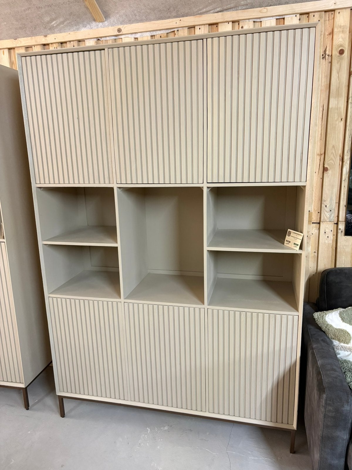 Vakkenkast Madison Sand 135 cm – nu €700!, 100 tot 150 cm, 200 cm of meer, Nieuw, Ophalen of Verzenden
