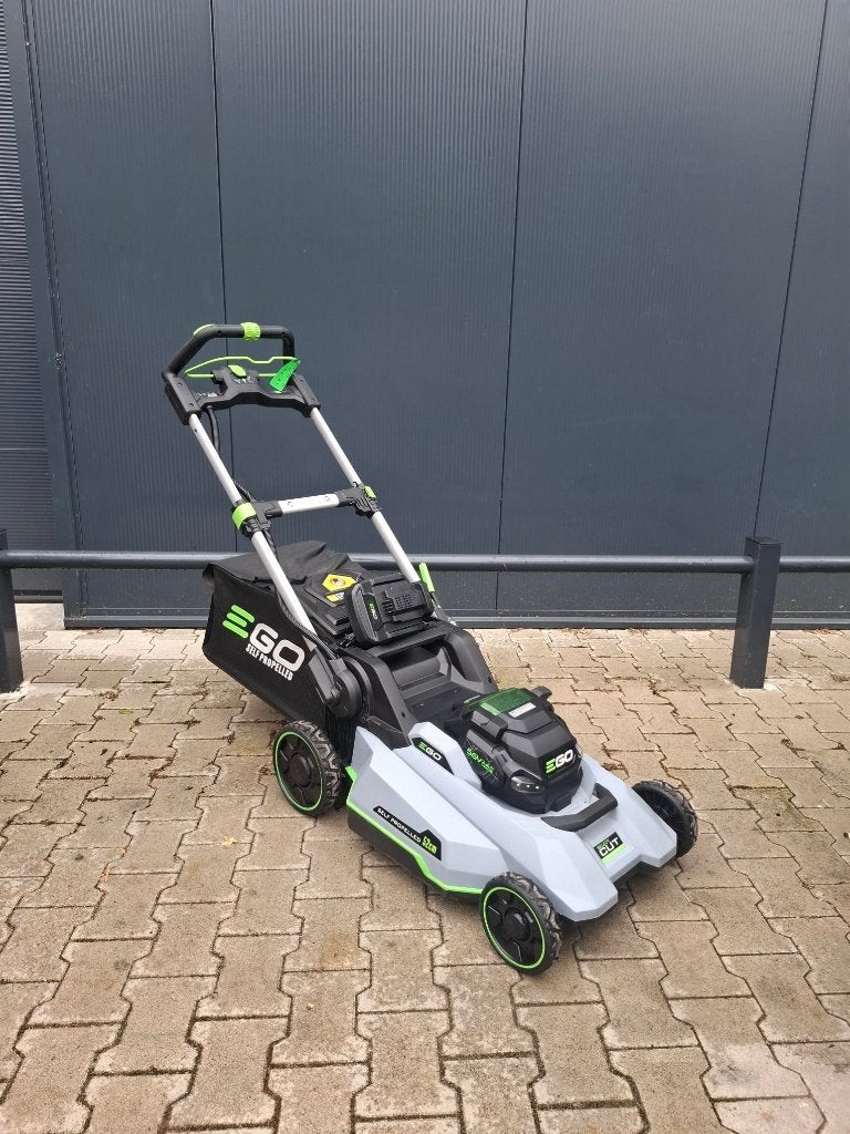 EGO LM2130E-SP accu gazonmaaier 52 cm set incl accu en lader, Tuin en Terras, Ophalen, Cirkelmaaier, Gebruikt, Accu-grasmaaier