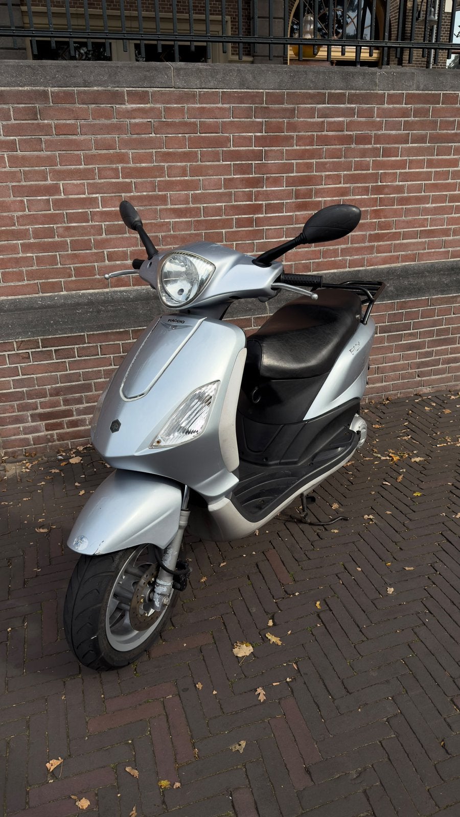 Foto 5 van Piaggio Fly 2T 2011 | Mag in Milieuzone | Weinig KM