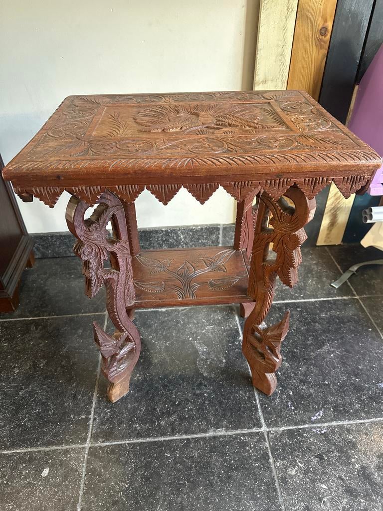 Unieke Afrikaanse Bijzettafel met Handgesneden Motieven, Huis en Inrichting, Tafels | Bijzettafels, Minder dan 55 cm, Gebruikt