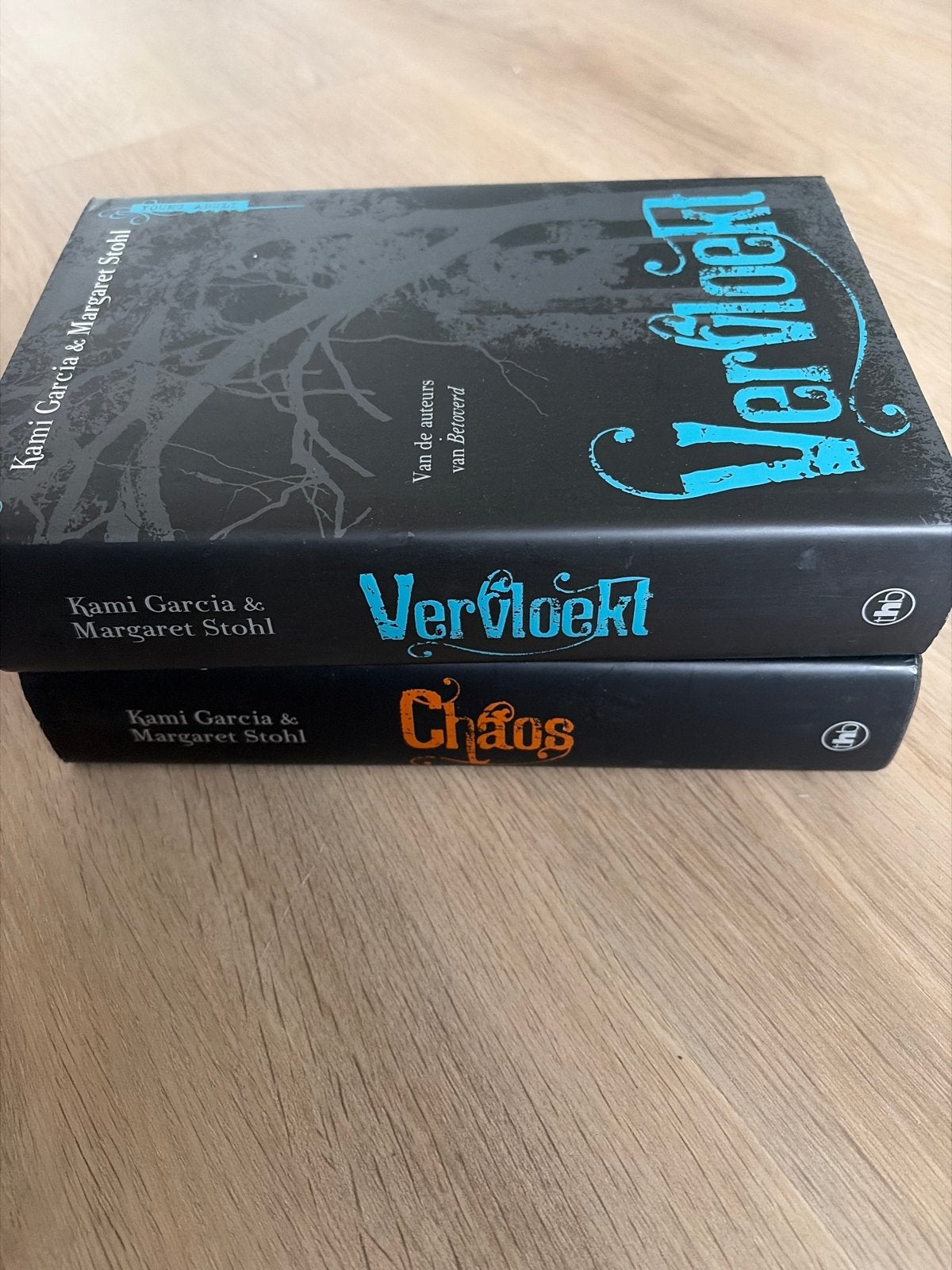 Vervloekt & Chaos - Kami Garcia & Margaret Stohl, Boeken, Ophalen of Verzenden, Gelezen, Nederland