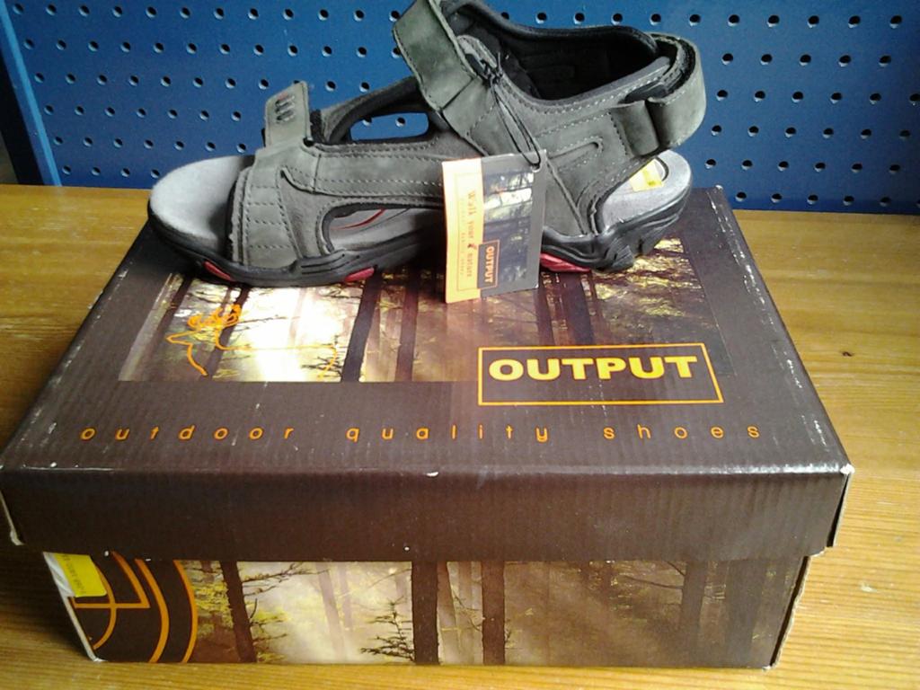 Nieuwe Output Outdoor Sandalen - Maat 36, Output, Nieuw, Grijs, Sandalen of Muiltjes