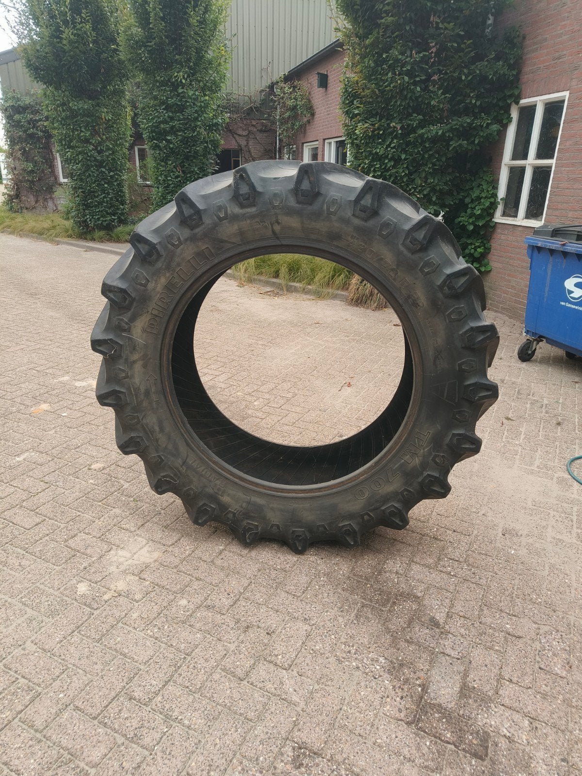 Pirelli 480/70 r38 band, Ophalen