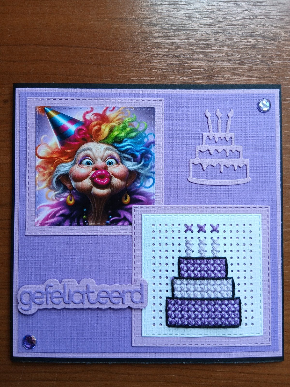 Kaart gefeliciteerd vrouw taart geborduurd 24 = 2,25, Ophalen of Verzenden, Nieuw, Overige thema's
