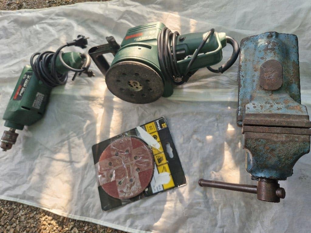 Bosch boormachine en schuurmachine + Gedore bankschroef, Ophalen of Verzenden, Gebruikt