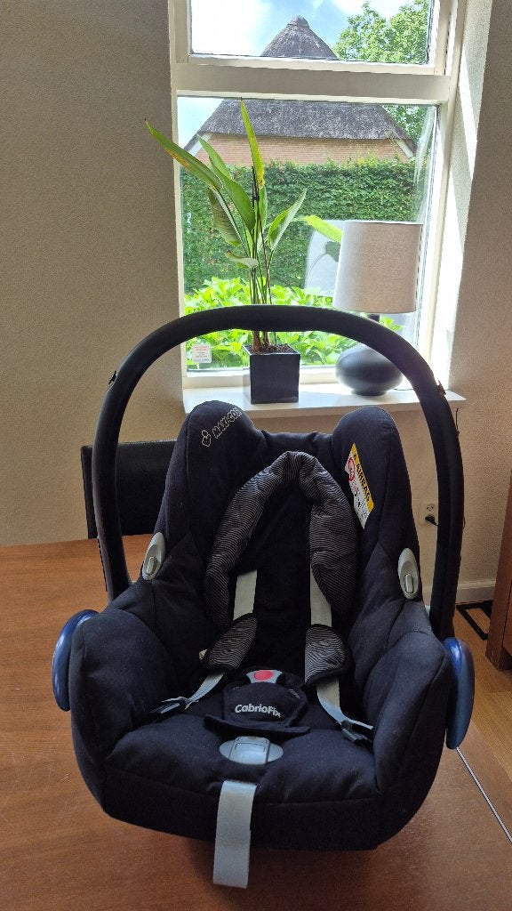 Maxi -cosi CabrioFix zeer netjes en schoon., Ophalen, Autogordel, Zijbescherming, Zo goed als nieuw
