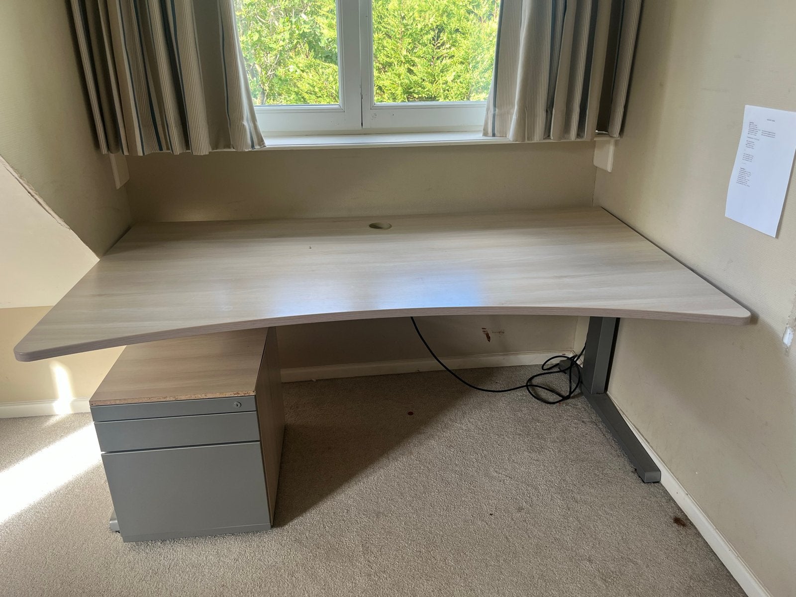 Ergonomisch Bureau met Kabelgoot, Ophalen, Zit-sta bureau, Gebruikt, Spaanplaat of MDF