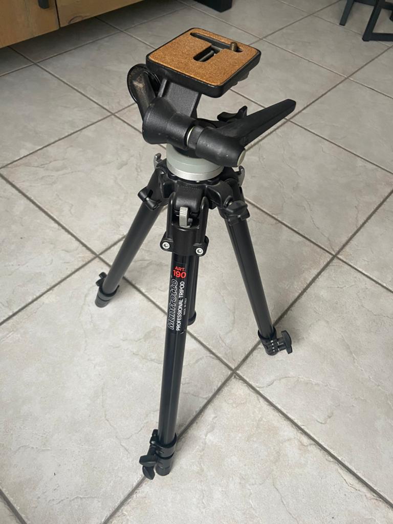 NIEUWE PROFESSIONELE MANFROTTO STATIEF TRIPOD 190, Audio, Tv en Foto, Fotografie | Statieven en Balhoofden, Ophalen, Nieuw, 150 tot 175 cm