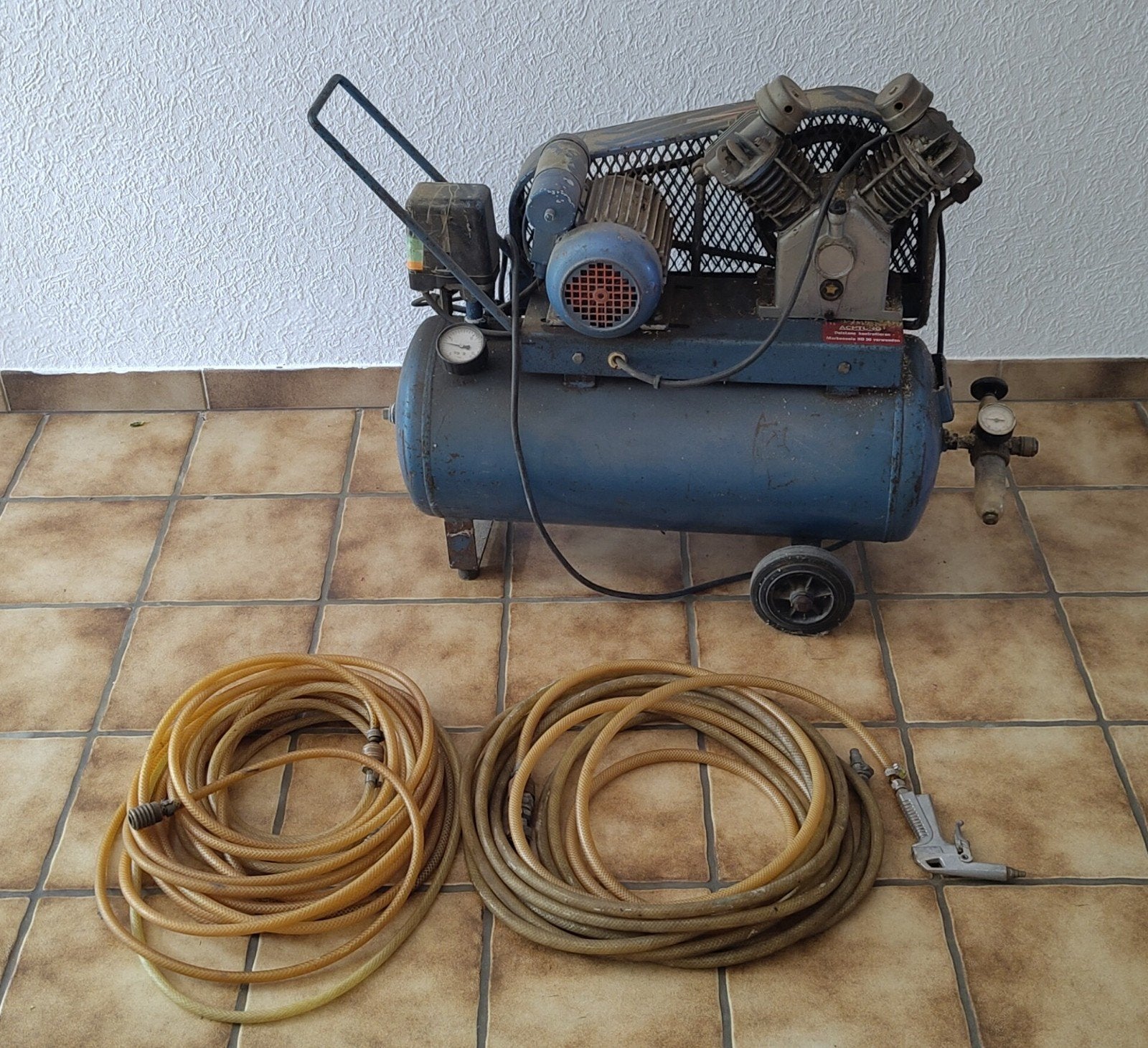 Kolster Compressor met Slangen - 11 bar, 48 liter, Ophalen, 10 bar of meer, Zo goed als nieuw, 25 tot 100 liter
