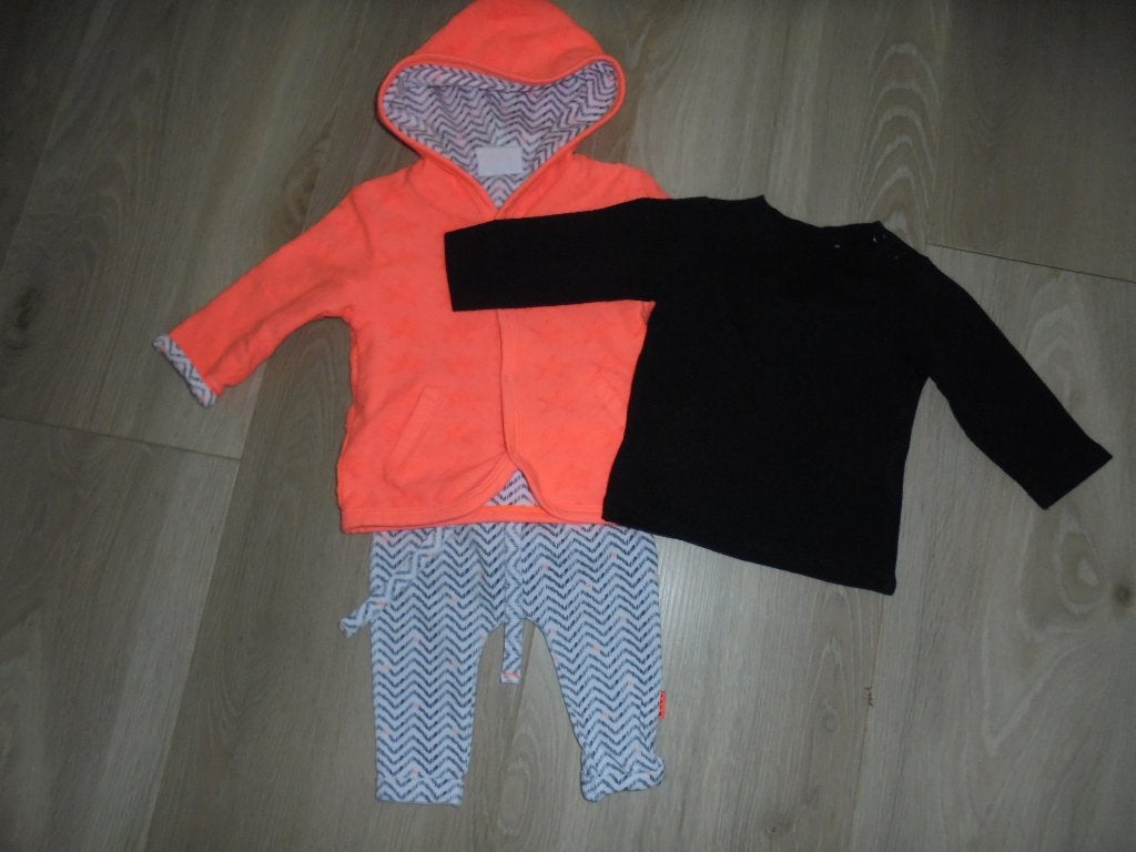 Oranje/grijs jongenssetje maat 56 BESS, Ophalen of Verzenden, Zo goed als nieuw, Setje, Bess
