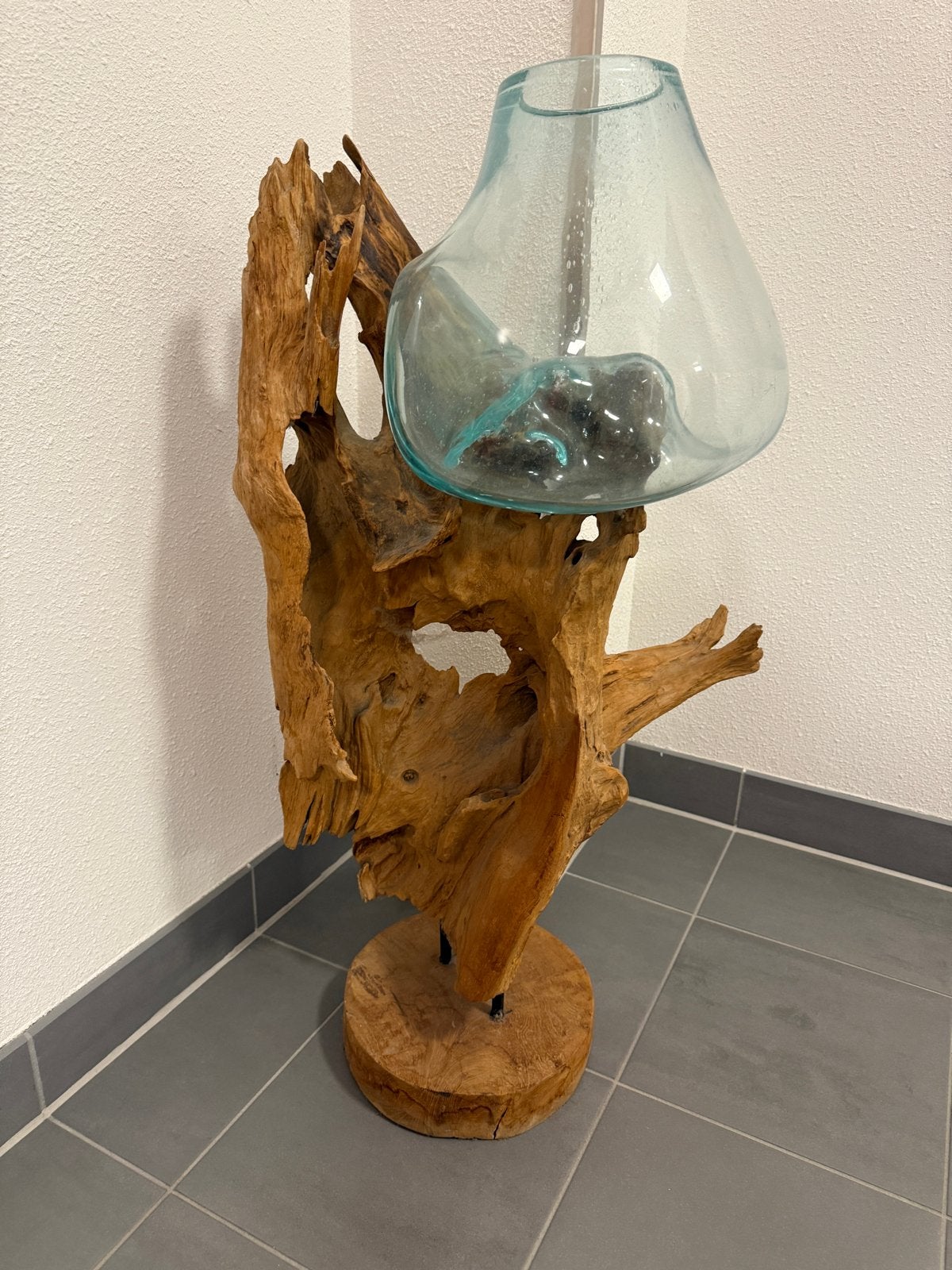 Unieke glazen vaas op drijfhout / wortelhout decoratie, Ophalen of Verzenden