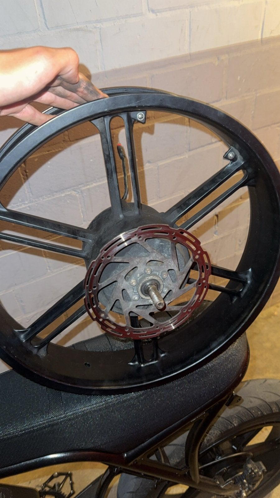 Elektrische fiets achterwiel met motor en schijfrem, Fietsen en Brommers, Fietsonderdelen, Gebruikt, Aluminium, Ophalen, Elektrische fiets