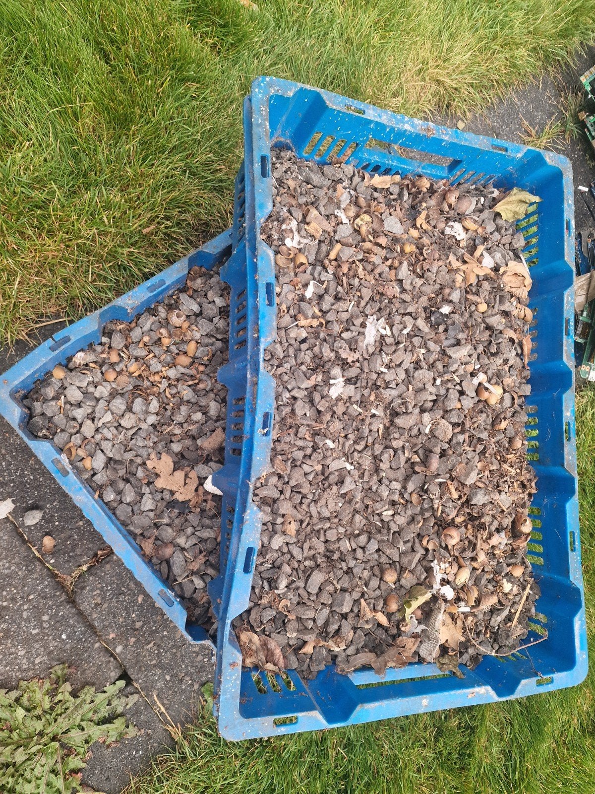 Basalt split grijs 2 kistjes, Tuin en Terras, Ophalen, Antraciet, Basalt, Split