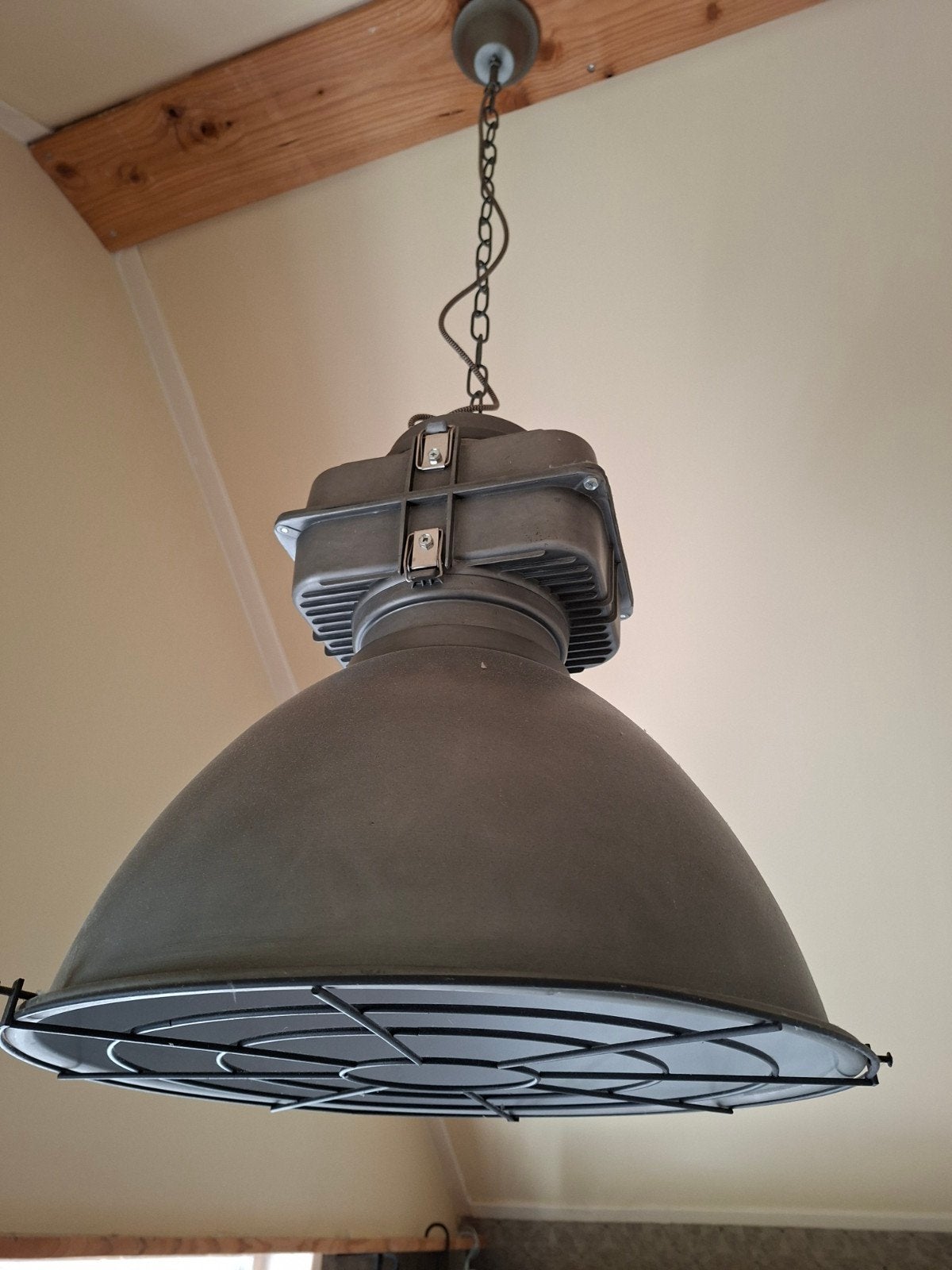 Set van 2 Industriële Hanglampen - Stoer en Robuust, Huis en Inrichting, Lampen | Hanglampen, Ophalen, Gebruikt, E27 (groot), Metaal