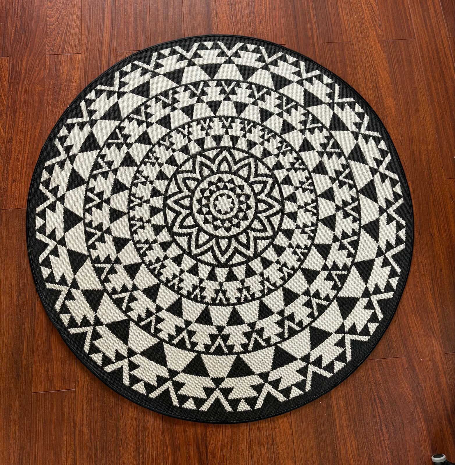 Rond vloerkleed zwart-wit met geometrisch patroon, Ophalen, Wit, 150 tot 200 cm, Rond