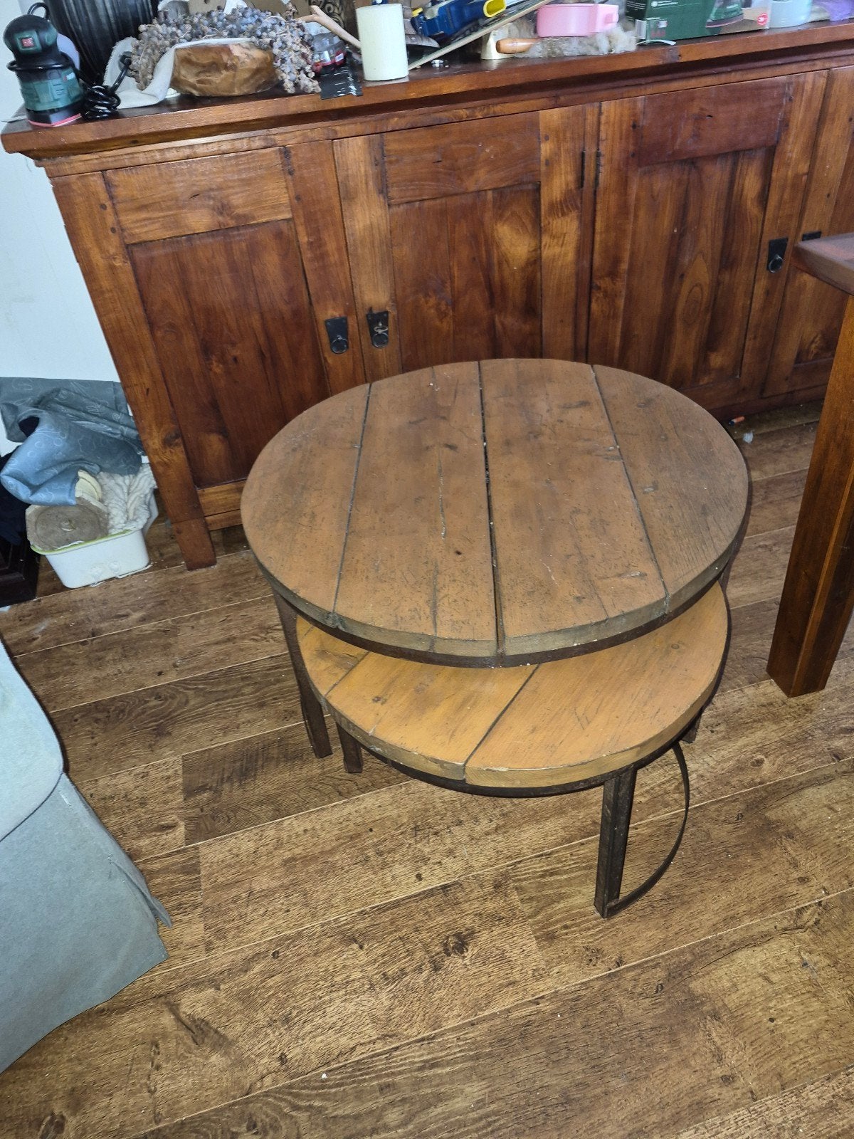 Set van 2 rustieke houten bijzettafels, Overige houtsoorten, Gebruikt, 50 tot 100 cm, Landelijk/industrieel