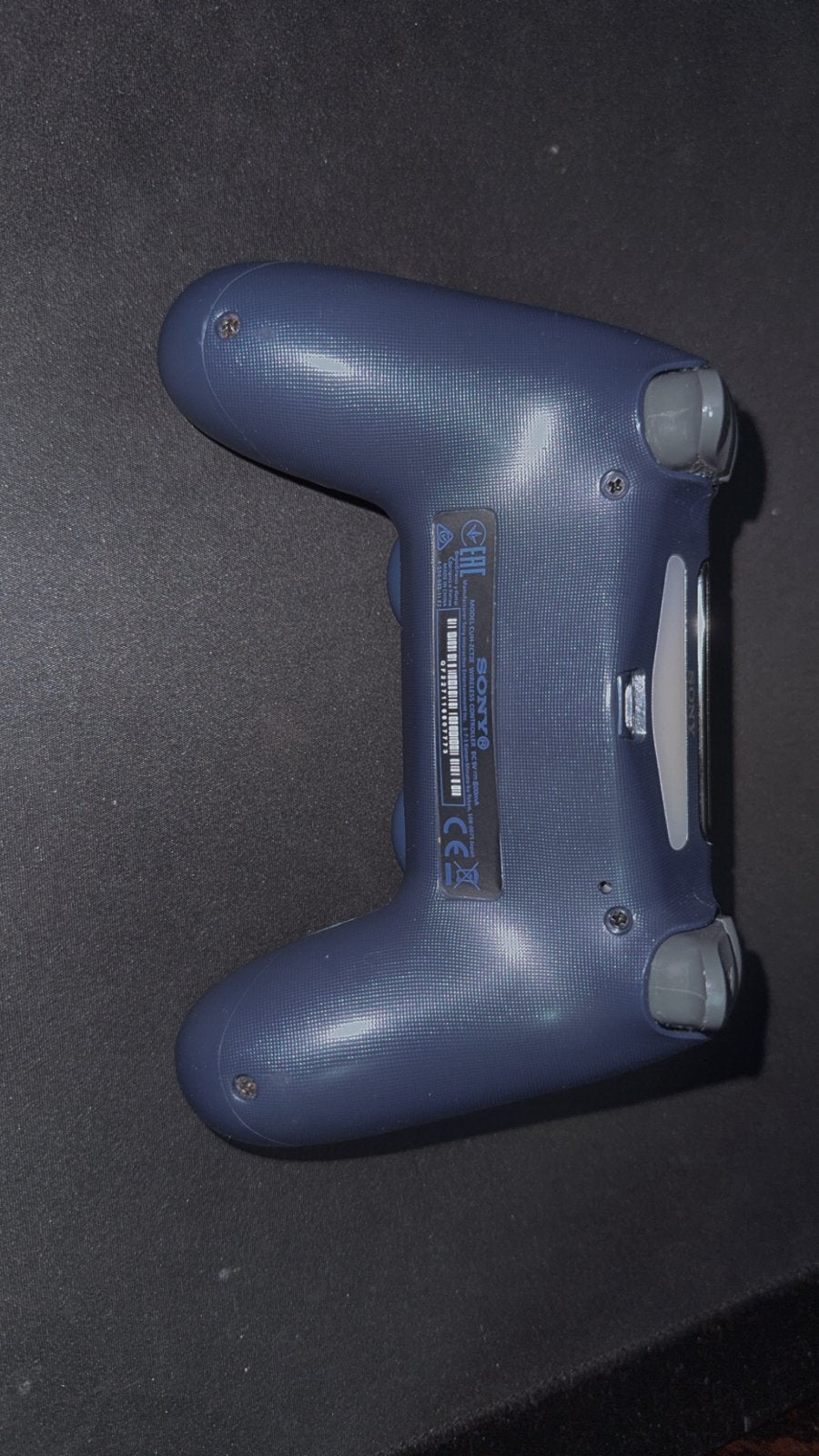 Foto 9 van PlayStation 4 Slim 1TB met 2 controllers en 2 games