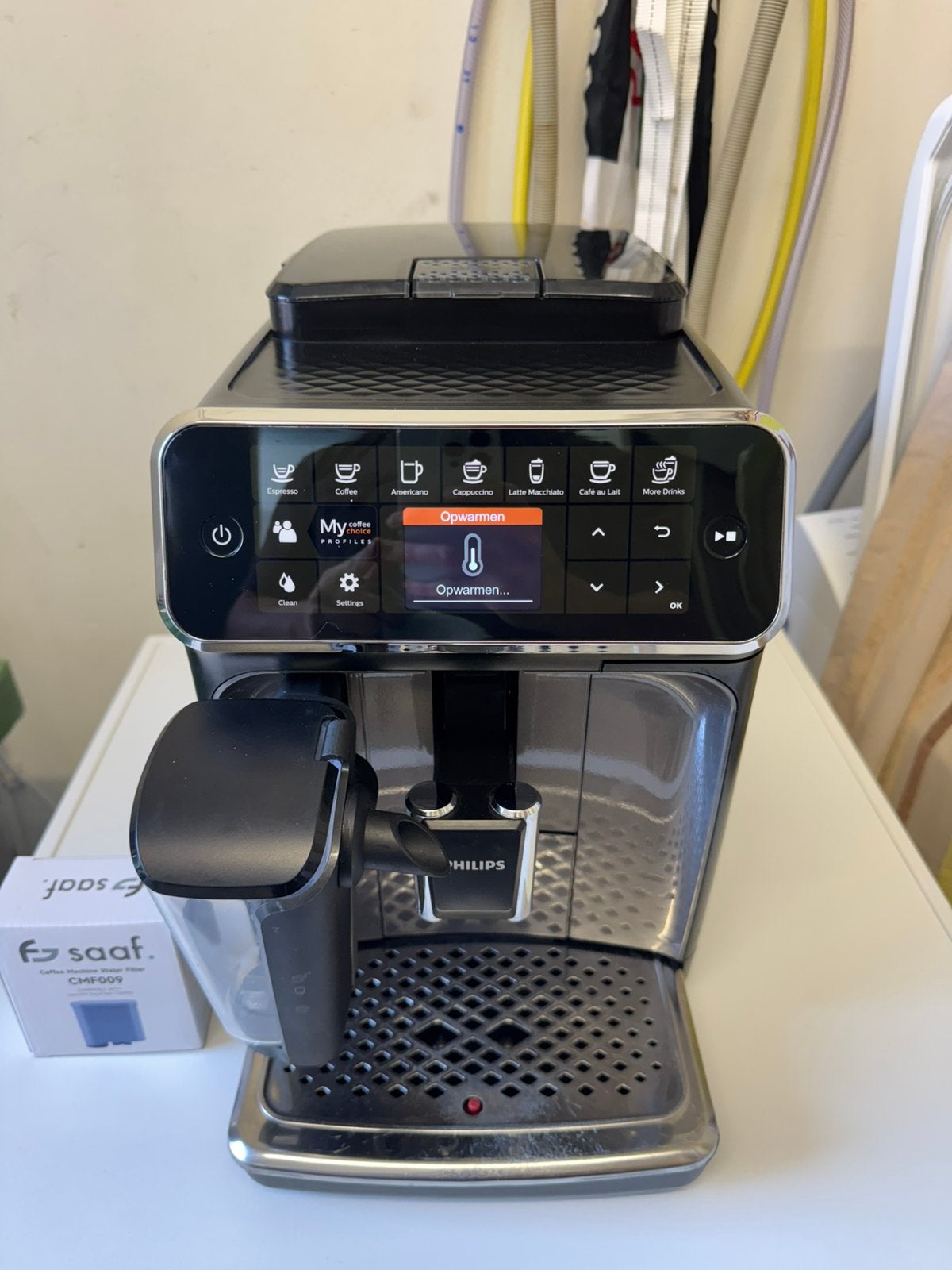 Philips EP4349/70 Volautomatische Koffiemachine, Witgoed en Apparatuur, Koffiezetapparaten, Ophalen, Afneembaar waterreservoir
