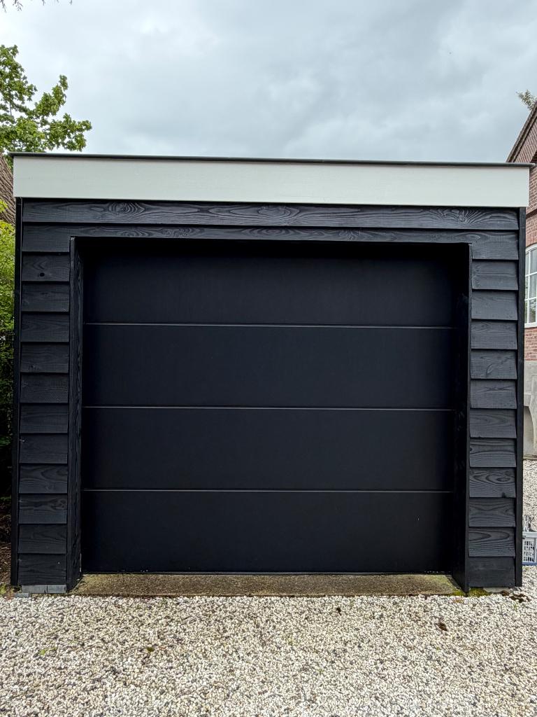 EDN garagedeur sectionaal zwart elektrisch, Ophalen, Garagedeur, Zo goed als nieuw, Metaal