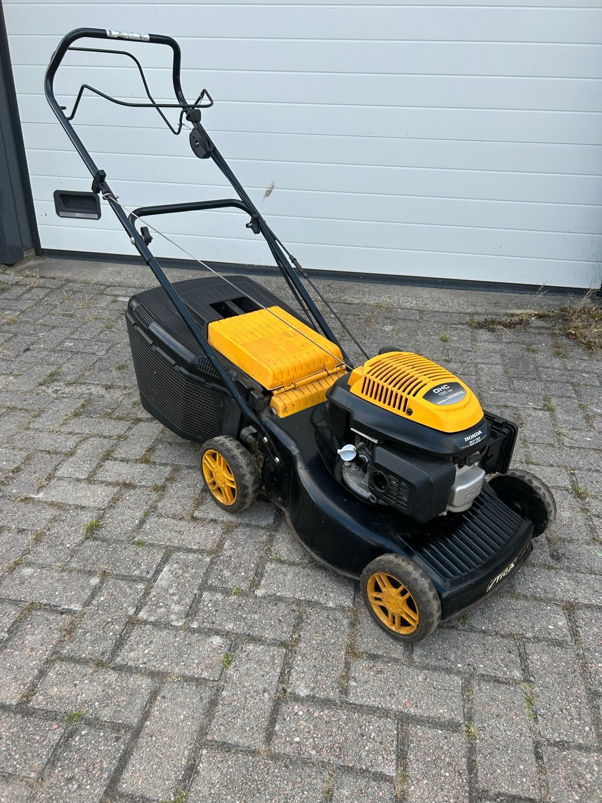 Stiga grasmaaier met Honda OHC 135 cc motor en aandrijving, Ophalen, Cirkelmaaier, Gebruikt, Opvangbak