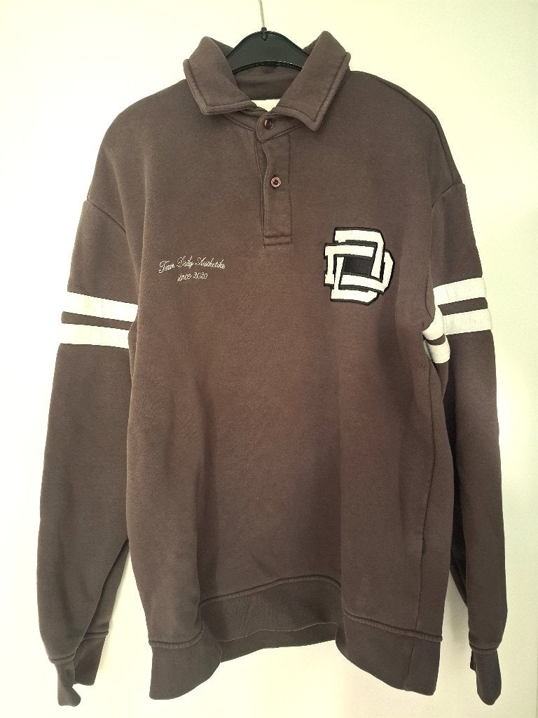 Daily Aesthetikz Polo Sweater Bruin / Donkerbruin – Maat S, Bruin, Verzenden, Overige maten, Zo goed als nieuw