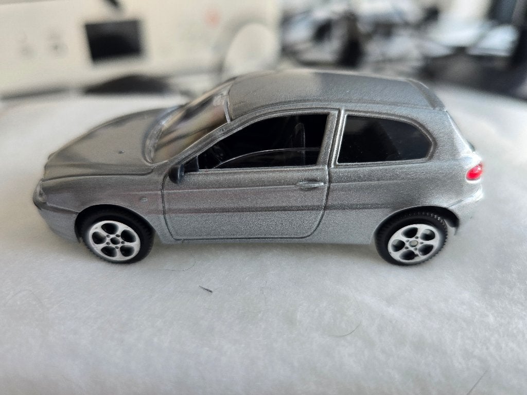 Alfa romeo 147 3 deurs 1/43, Ophalen of Verzenden, Gebruikt, Auto, Overige merken