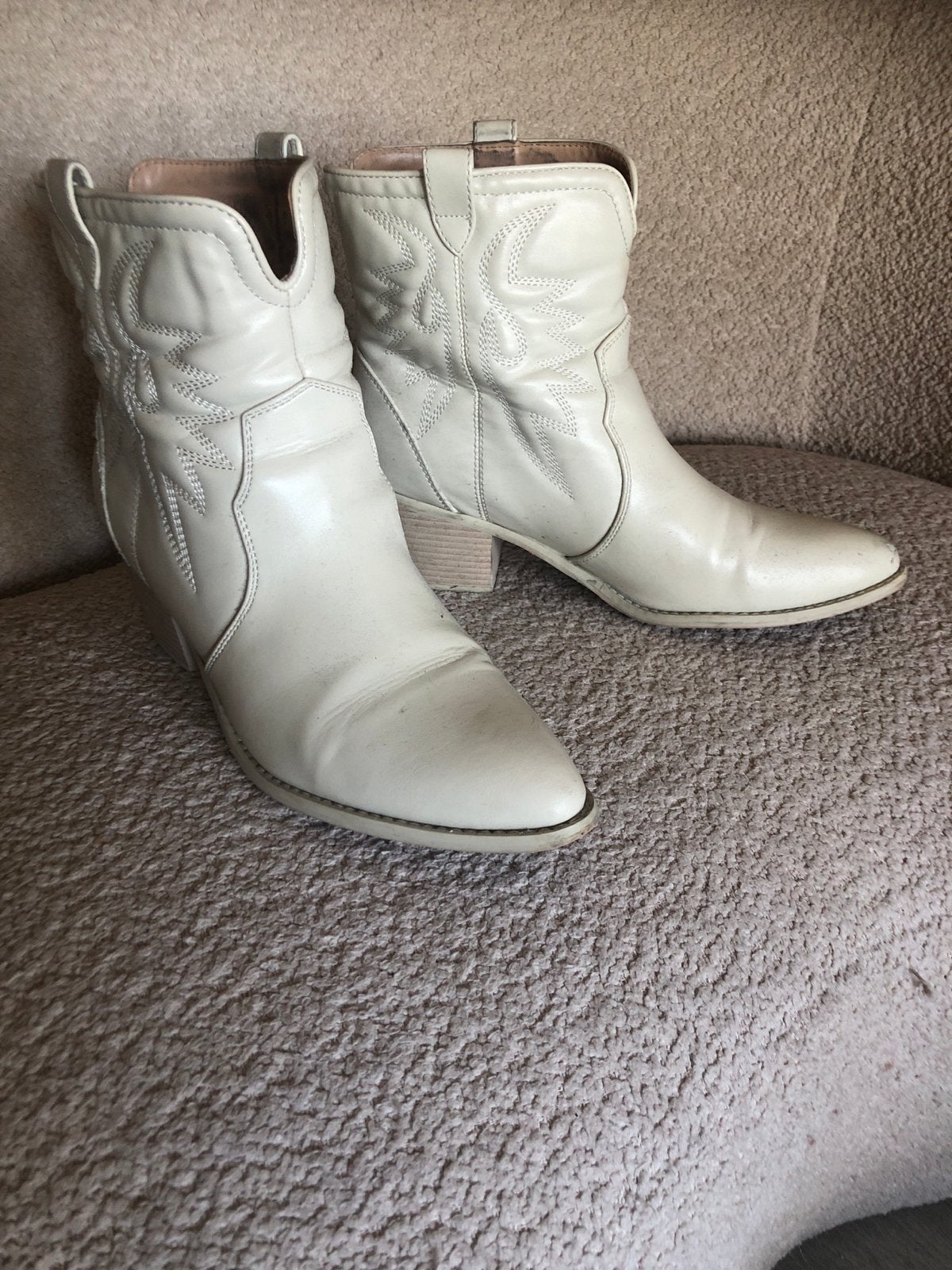 Crèmekleurige cowboylaarzen maat 43, Ophalen of Verzenden, Zo goed als nieuw, Overige kleuren, Lage of Enkellaarzen